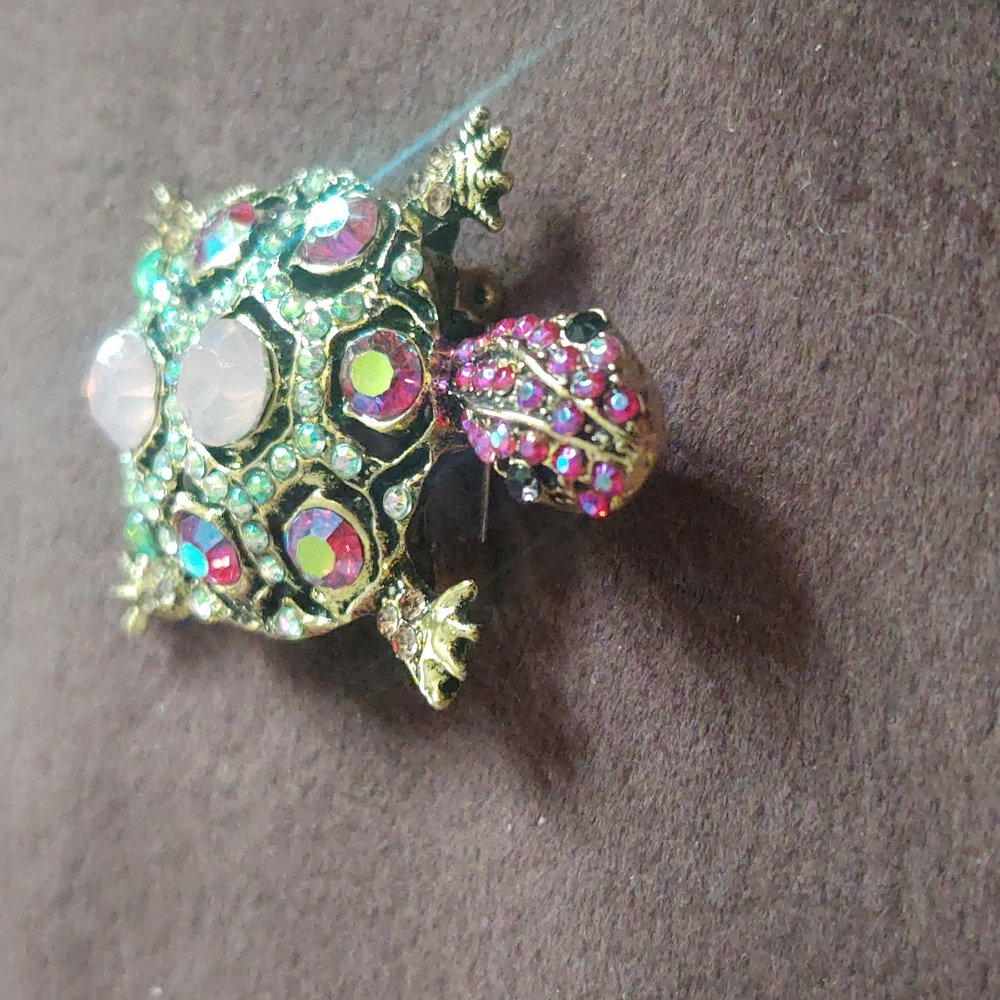 Iridescent Rhinestone Turtle Brooch - Picture 3 of 4